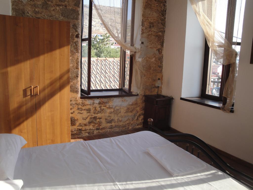 Villa Chrysodimi Chalki Town Ruang foto