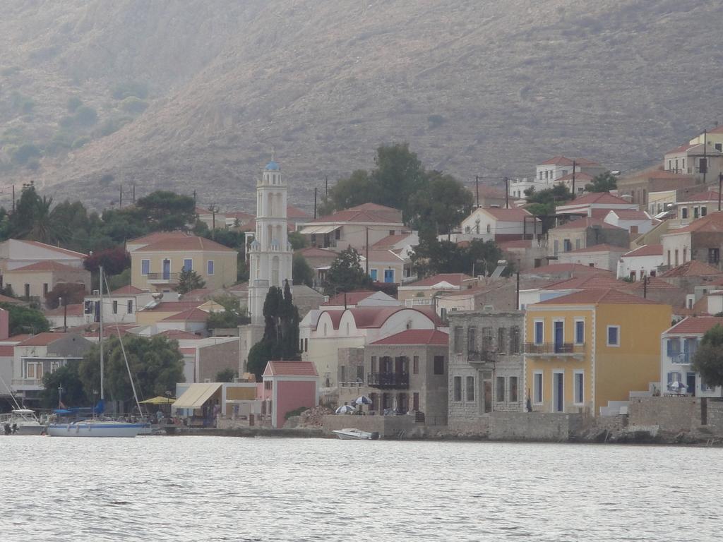 Villa Chrysodimi Chalki Town Ruang foto