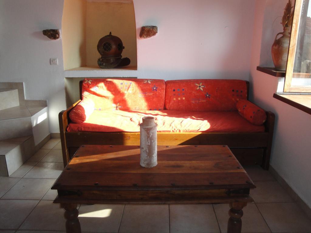Villa Chrysodimi Chalki Town Ruang foto